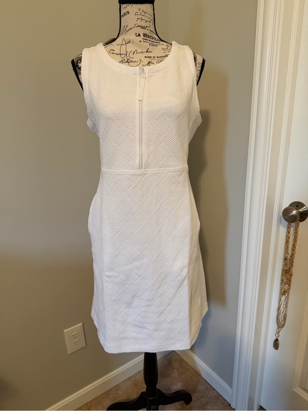 Talbots Sleeveless White Textured Sheath Dress size M